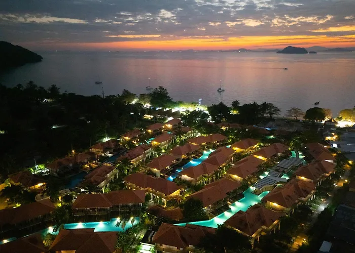 Blue Bay Resort - Access To Pool And Beach-Phuket & Krabi