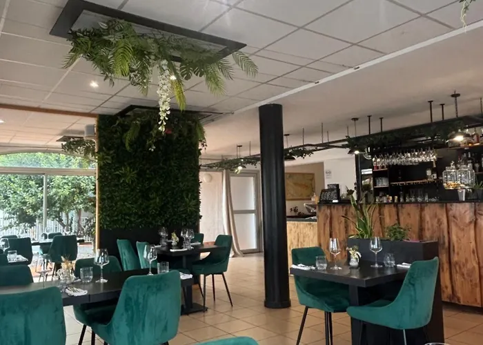 Acapella Hotel Restaurant