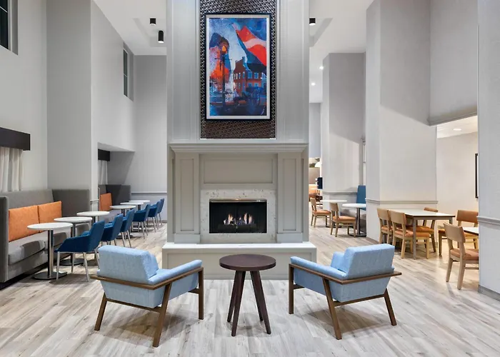 Hampton Inn & Suites Charlottesville At The University