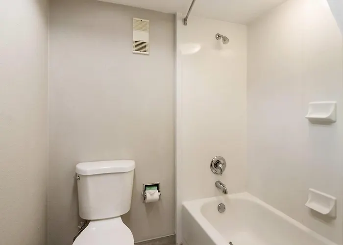 Clarion Hotel Jackson Northwest