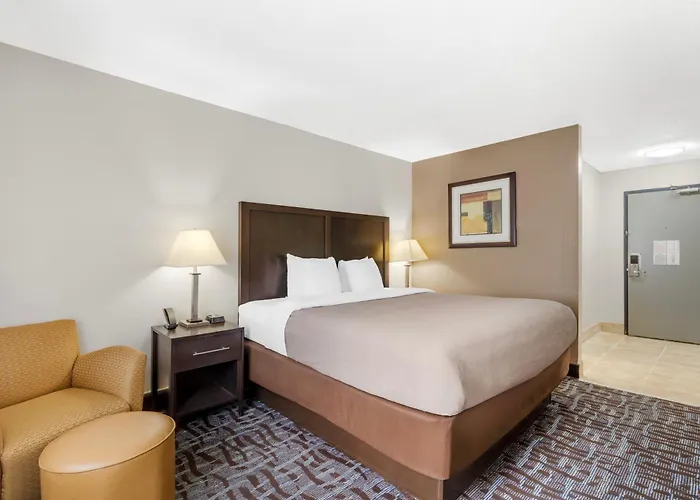 Quality Inn & Suites Chattanooga-East Ridge
