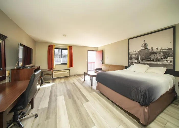 Super 8 By Wyndham Kingston