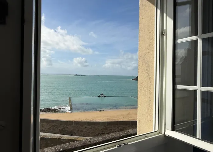 Hotel La Porte Saint Pierre-Logis Hotel Intra Muros Renove En 2026