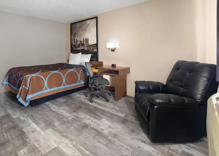 Super 8 By Wyndham Mentor/Cleveland Area