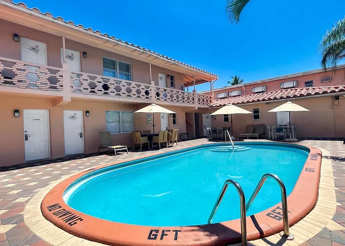 Hollywood Broadwalk Oceanside Hotel
