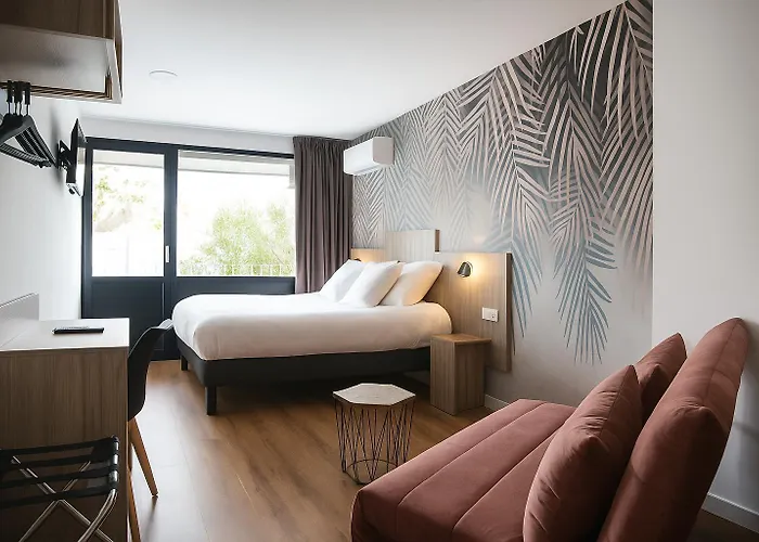 Cit Hotel L Oasis D Avignon
