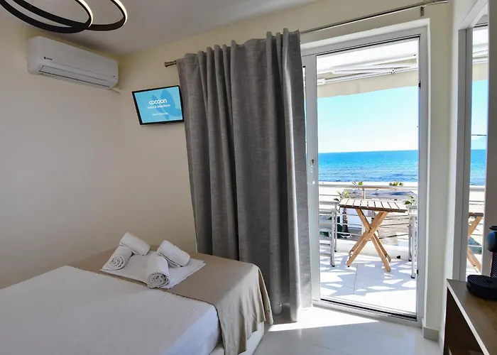 Cocoon Hotel-Beach Bar