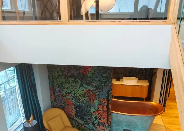 Pinnacle Suites Hotel