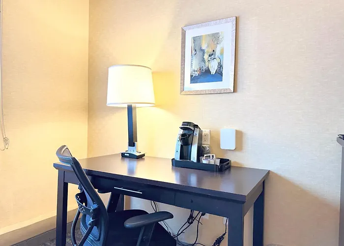 Holiday Inn Express & Suites Riverport Richmond By Ihg