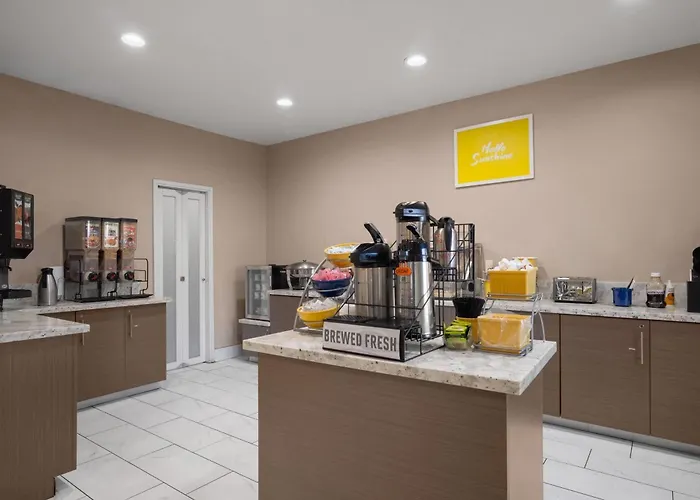 Days Inn & Suites By Wyndham Airport Albuquerque