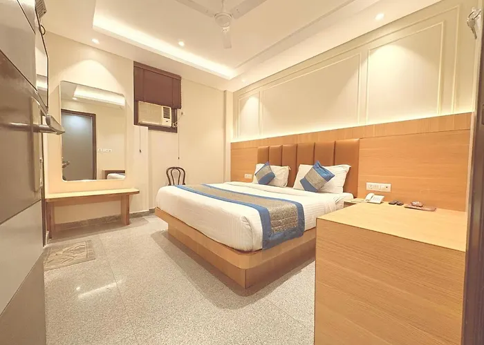 Hotel Raj Mahal Inn 2 Min Walk From New Delhi Railway Station