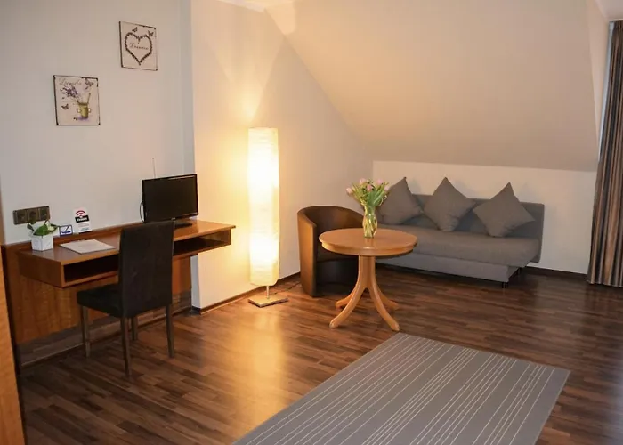 Private Rooms With Free Parking & 24H Self Check-In
