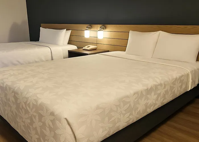 Rancho San Diego Inn & Suites