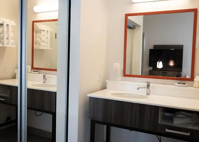 Hampton Inn & Suites Seal Beach