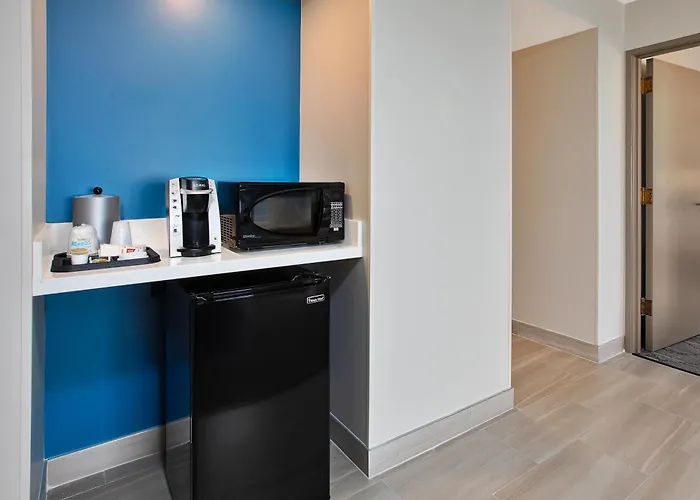 Holiday Inn Express Hotel & Suites Pittsburgh Airport By Ihg