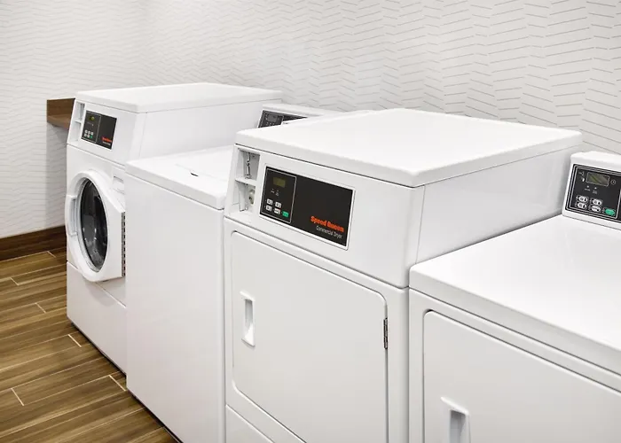 Hampton Inn & Suites Syracuse North Airport Area