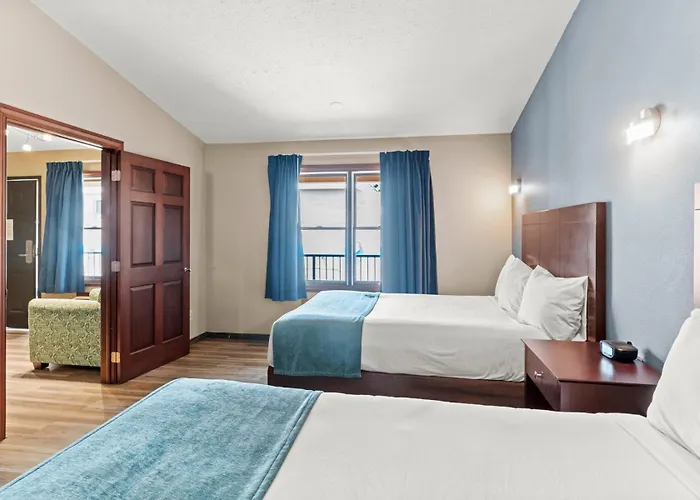 Edgewater Hotel And Suites