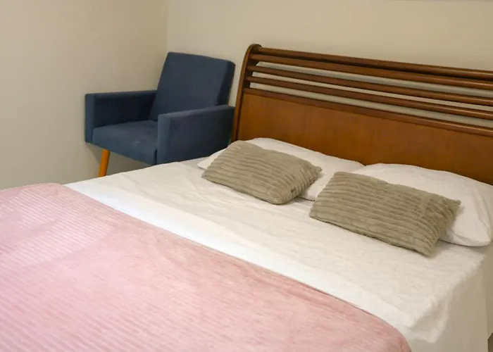Hostel Castell Di Madre