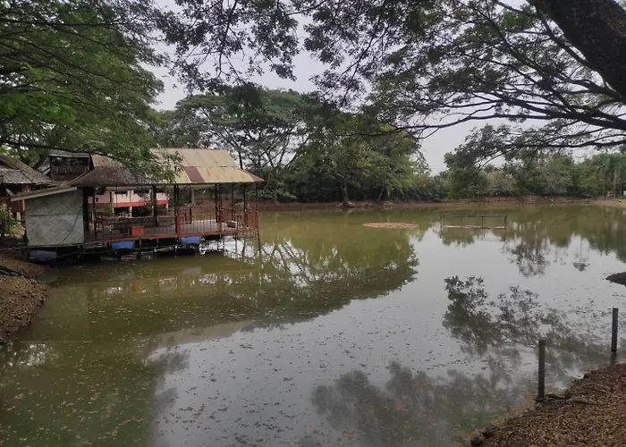 Baan Suan Ruen Chan Hom บ้านสวนเรือนจันทร์หอม