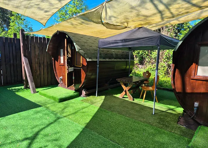 Mini Hotel Übernachten Im Gurkenfass