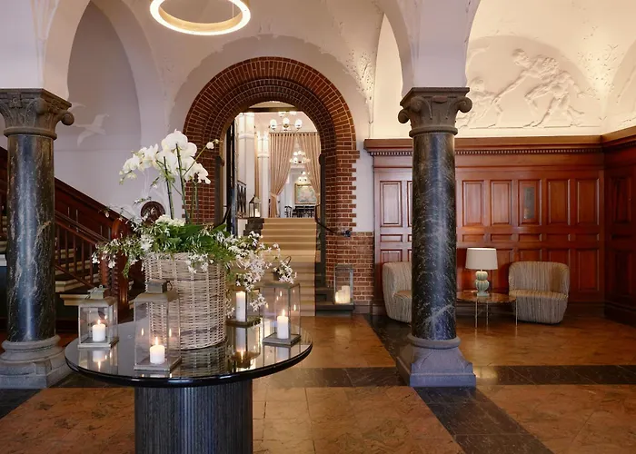 Ascot Hotel