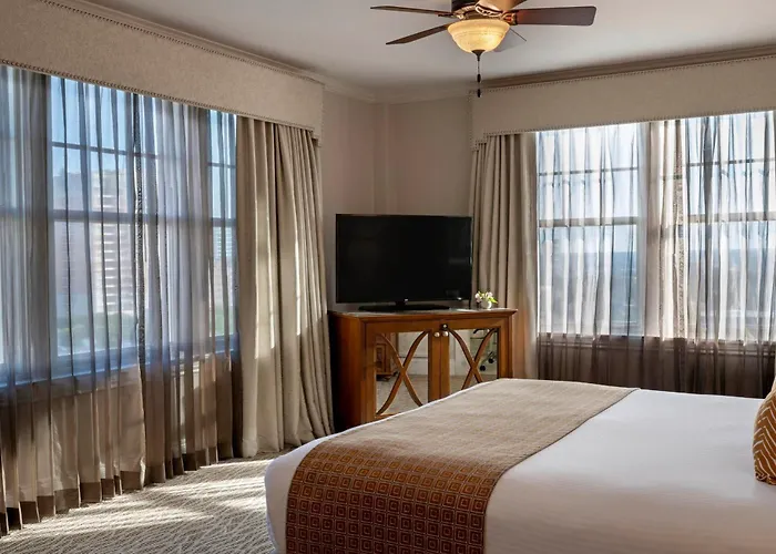 Warwick Melrose Hotel