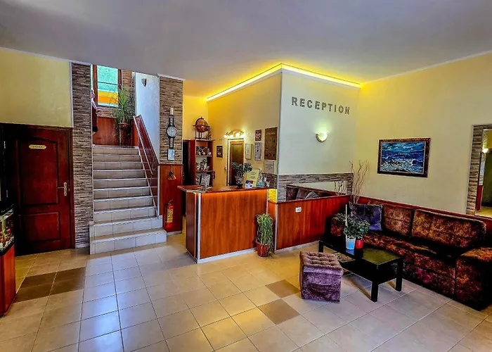 Friends Family Hotel - Free Parking