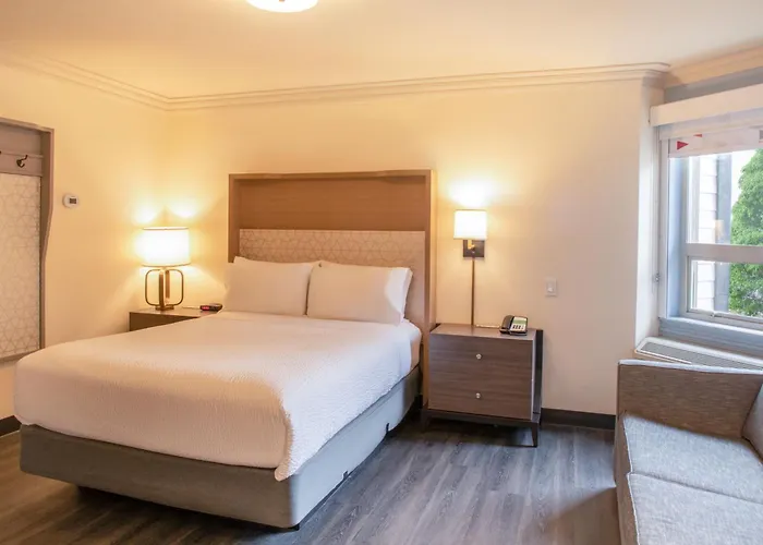 Holiday Inn Victoria - Elk Lake By Ihg