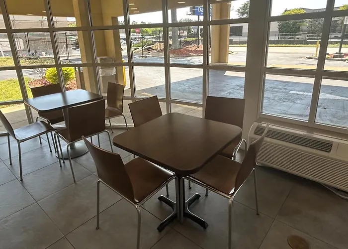 Days Inn By Wyndham Atlanta Stone Mountain