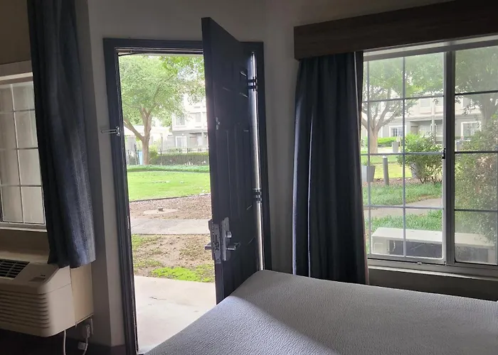 La Quinta By Wyndham Dallas Dfw Airport North