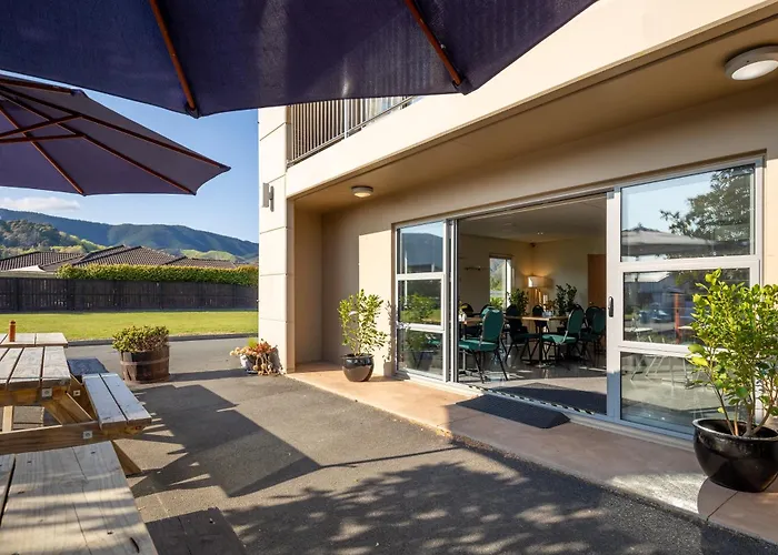 Saxton Lodge Nelson
