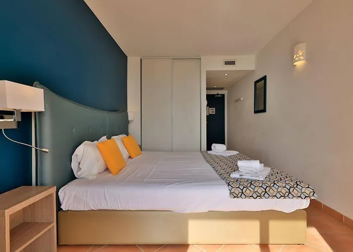 Hotel-Club Du Domaine D'Aiguebelle, Ussim Vacances