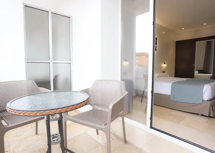 Hotel Oasis Con Parking Incluido