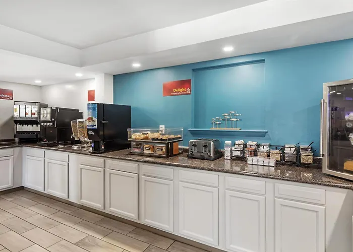 Best Western Plus Holiday Sands Inn&Suites