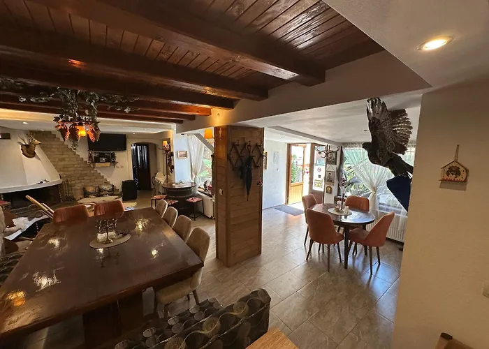 Niki House