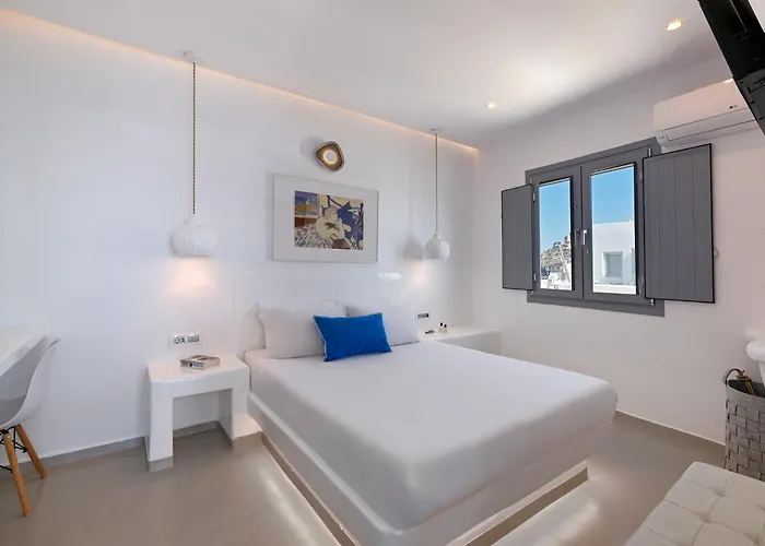 Tatakis Design Hotel With Rooftop Caldera Views