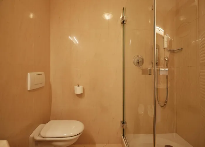Cityhotel Goldener Adler B&B