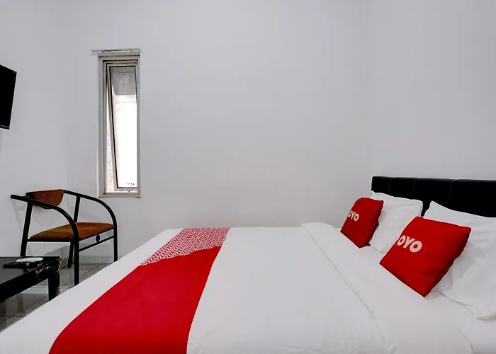 Oyo 92725 Regol Srimahi Residence