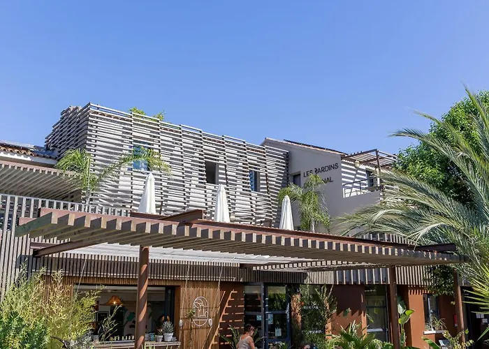 Hotel Les Jardins Du Canal - Piscine Chauffee A 28 Degres - Parking Gratuit - Garage - Bornes Electriques - Accueil Velos Et Motos - Kids Friendly-Solaire Ecoresponsable