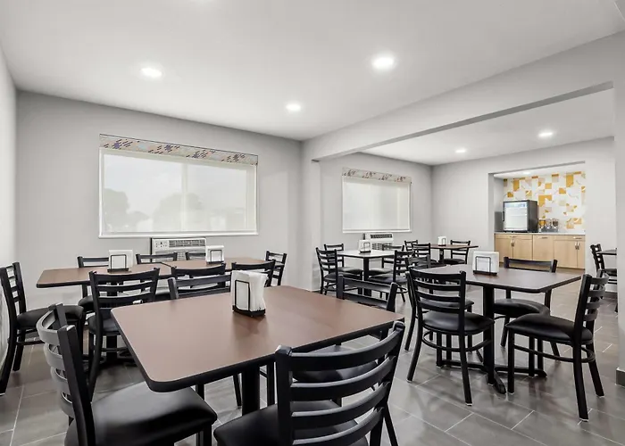 Days Inn By Wyndham La Crosse