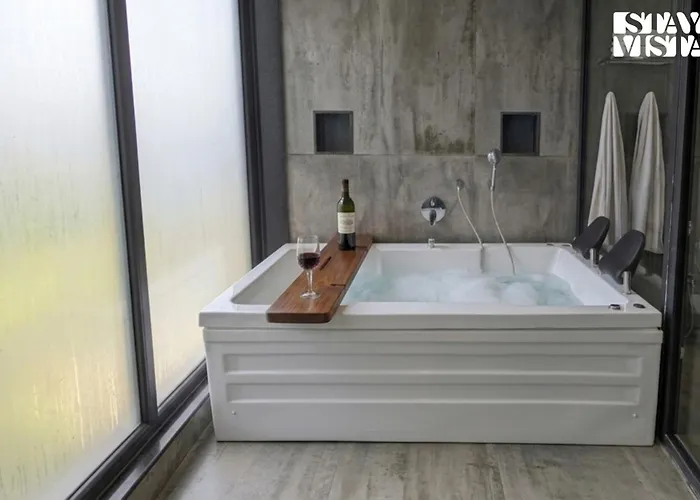 Vee Resort- The Suites Of Royals