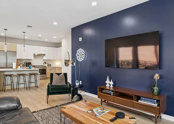 Huge Downtown Corner Unit- Pool-Gym-Walk 2 Broadway
