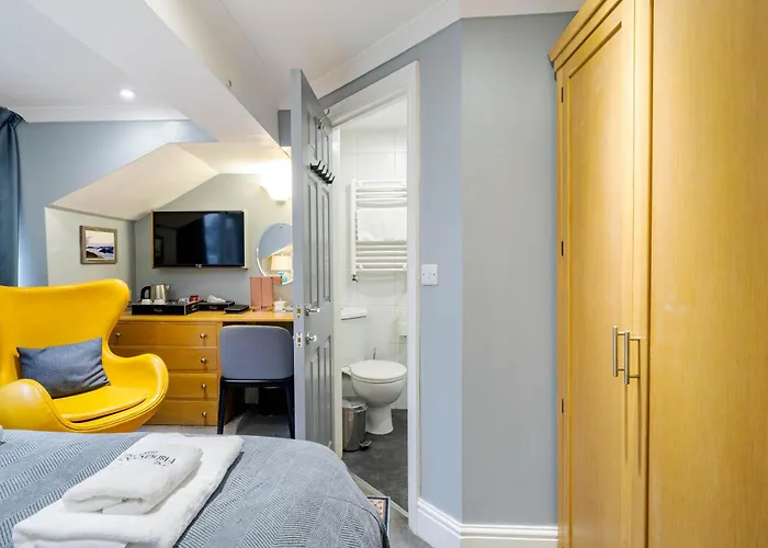 Waterhead Rooms & Suites - Parking And Light Breakfast