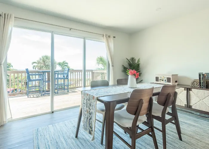 Seafarer Beach Resort - Ocean View With A Pool On The Beach