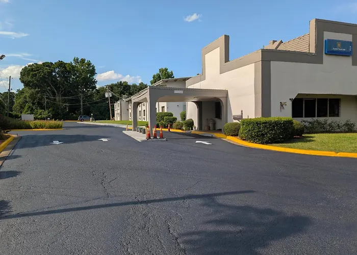 Forsythia Inn