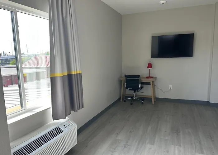Super 8 By Wyndham Baytown
