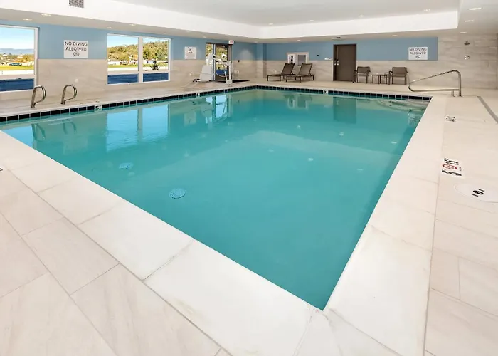 Holiday Inn Express & Suites Roseburg North By Ihg