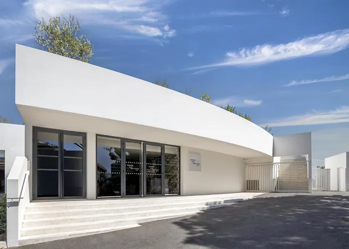 Marina Baie Des Anges Hotel, Curio Collection By Hilton