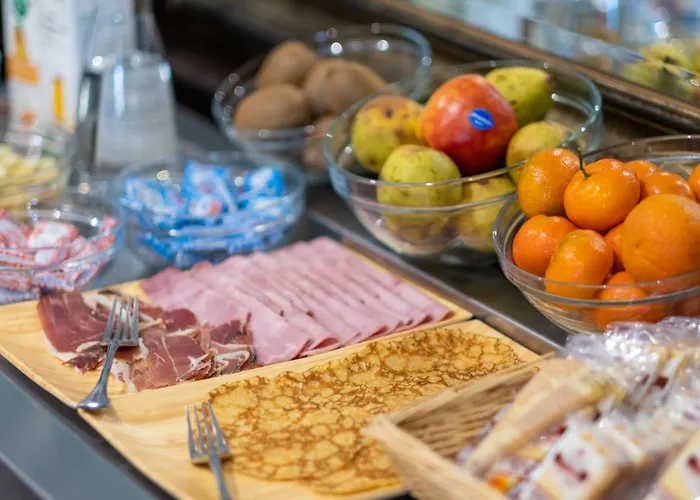 Logis - Hotel Restaurant La Sapiniere - Proche Saint Omer