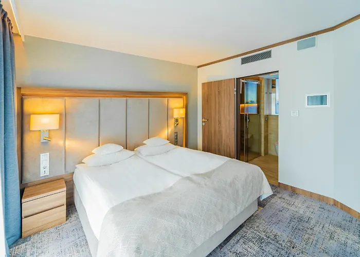 Hotel Senator